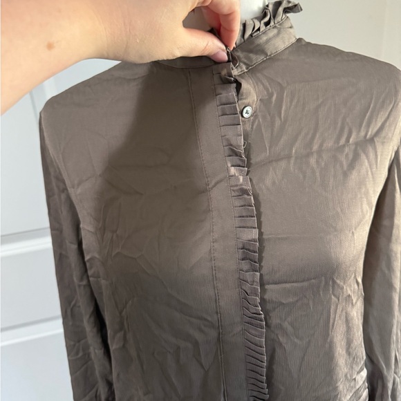 Banana Republic Ruffle Trim Blouse Taupe Brown Size M - Picture 7 of 9